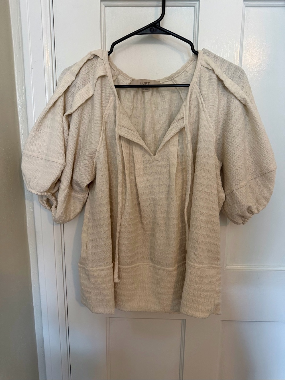 LOFT Neutral Cream Textured V-Neck Puff Sleeve Blouse